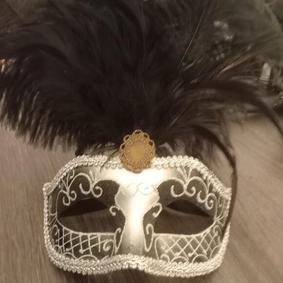 Luxury Black & Silver Feather Masquerade Mask | Venetian Gala Halloween Costume - Picture 2 of 3